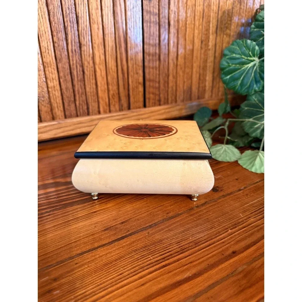 Vintage Romance Italian Music Box Birdseye Maple Wood Inlay Jewelry Box Italy